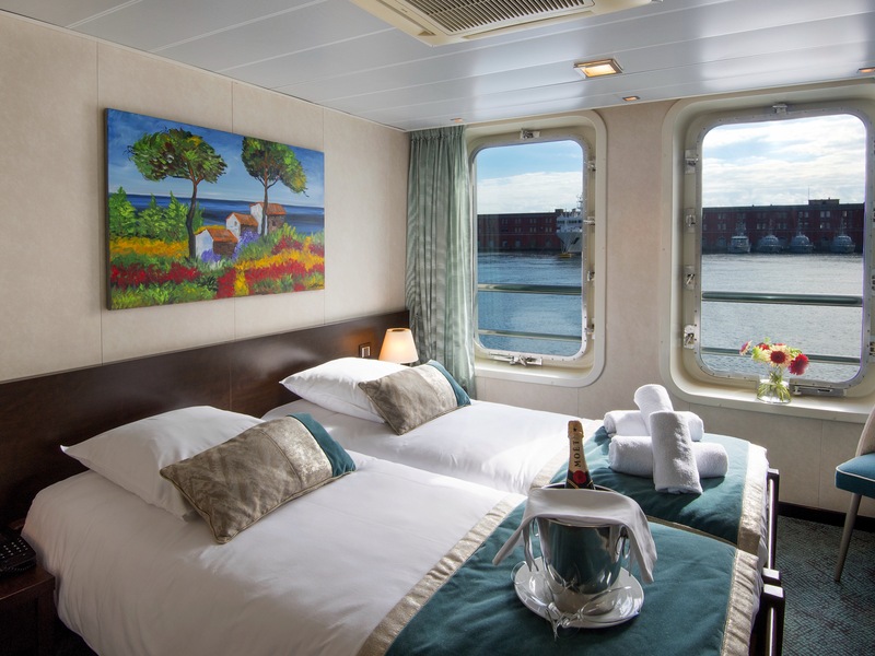 Upper Deck 2 Adjustable Twin Beds Cat A